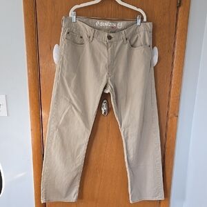 Denizen/ Levi's,Cream/ Tan Colored Jeans Size 38x30.